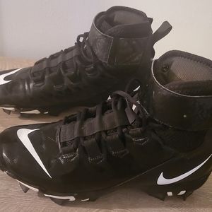 Nike football cleats Size 10 Men wide